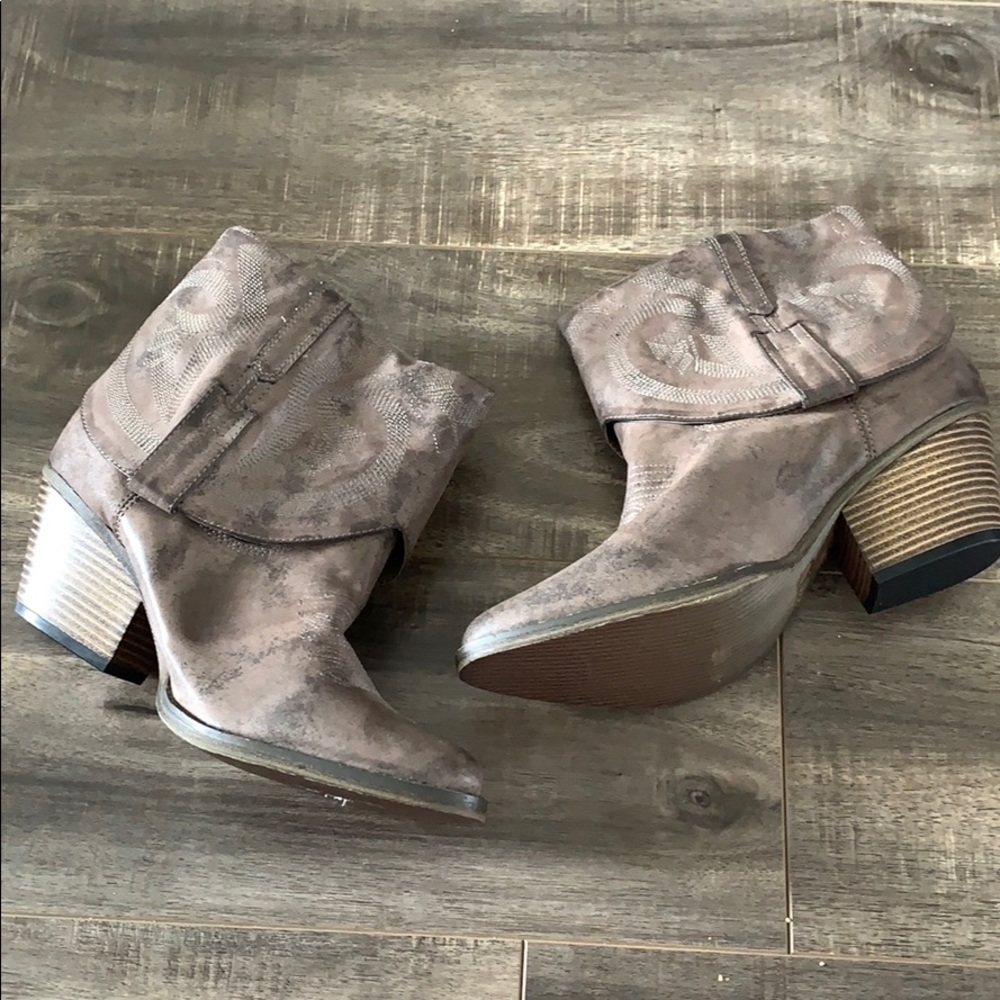 MIA ‘Gambit’ Western Style Cowboy Bootie Size 10